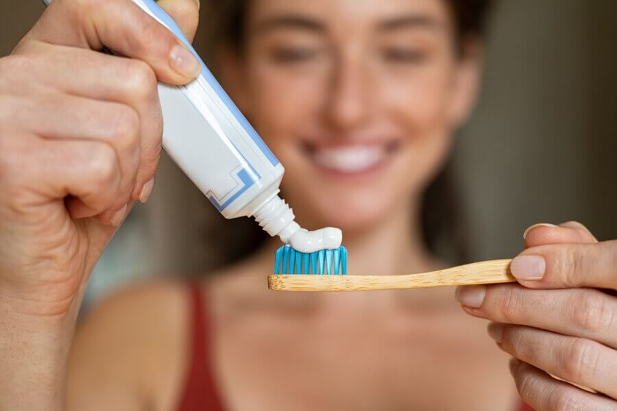 How to Choose the Right Toothbrush and Toothpaste